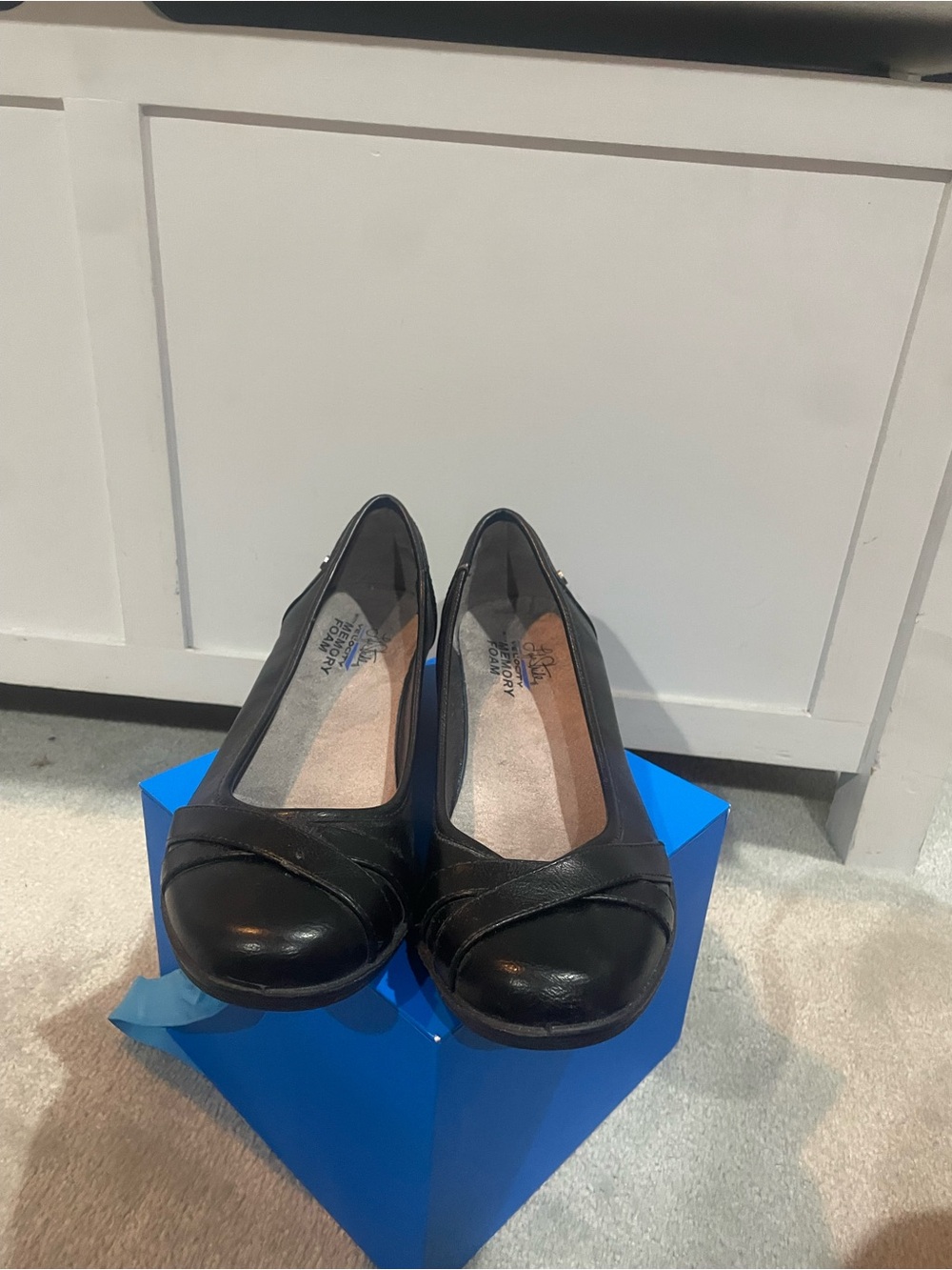 Life Stride Black Leather Low Wedge Flats - Picture 2 of 3